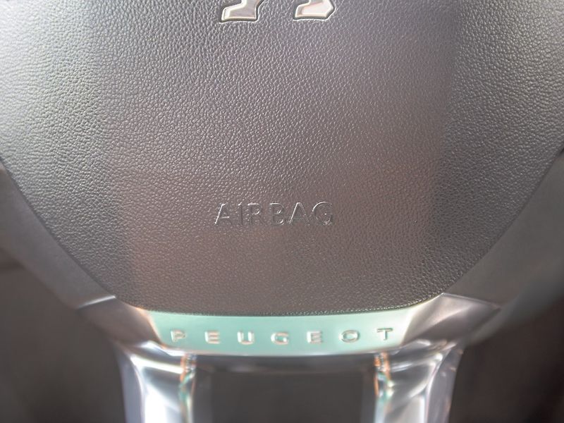Peugeot 2008 (2017) ČR 1.2T 81KW – 88.359KM - fotka 31 z 51