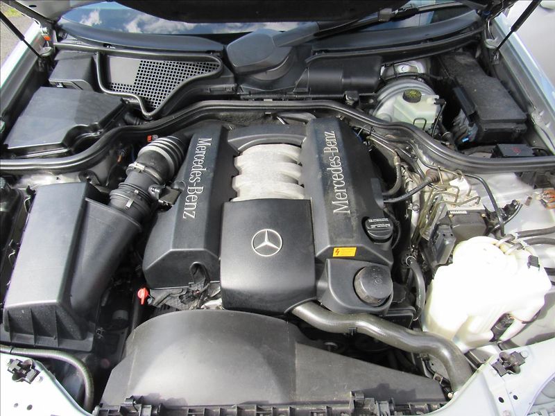 Mercedes-Benz Třídy E 3,2 E 320 Elegance Automat - fotka 23 z 24