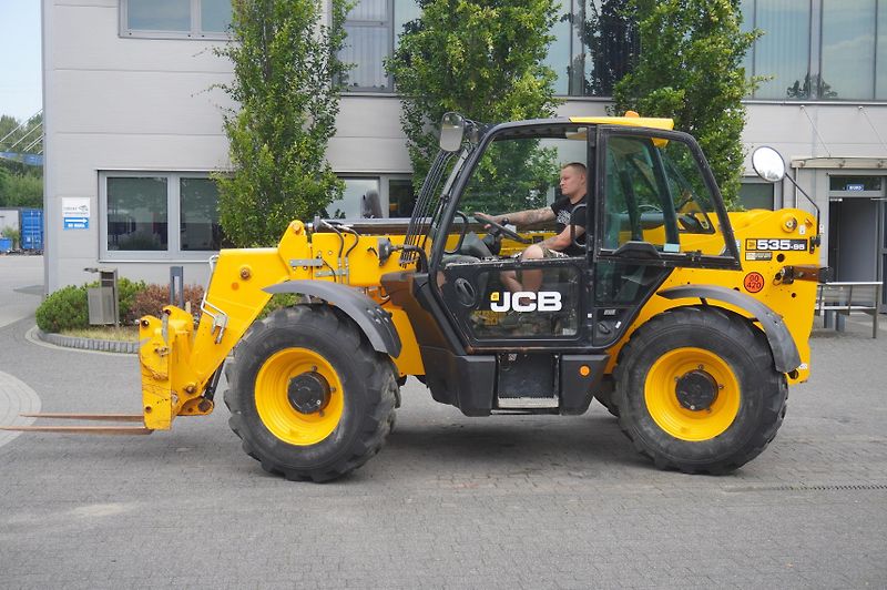 JCB (2021) 535-95 / 3.5 T / range 9.5 m - fotka 13 z 24