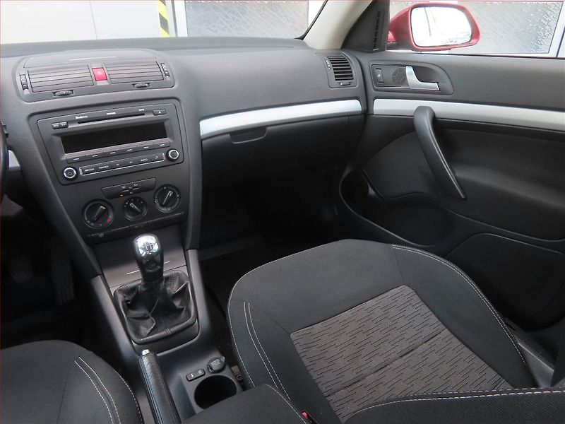 Škoda Octavia (2007) Ambiente 2.0 TDI, Tempomat - fotka 8 z 18