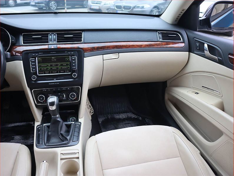 Škoda Superb (2011) 2.0 TDI, Navi, Xenony - fotka 8 z 18