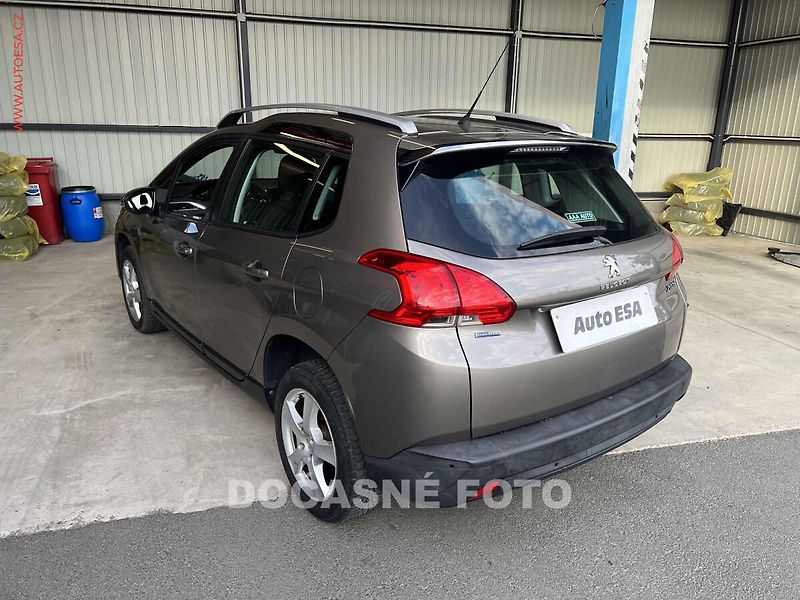 Peugeot 2008 (2016) 1.2 PT, ČR, autoAC - fotka 2 z 3