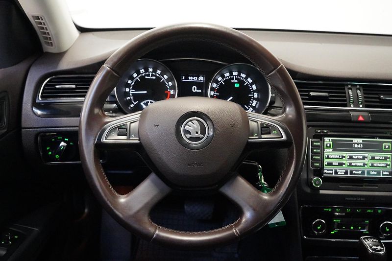 Škoda Superb - fotka 18 z 29