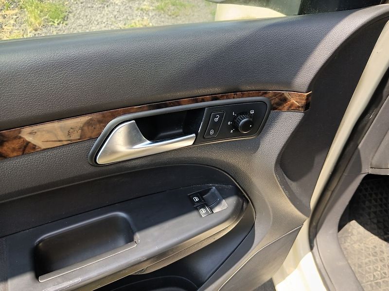 Volkswagen Touran 1.9 TDI Highline 7místný - fotka 10 z 24