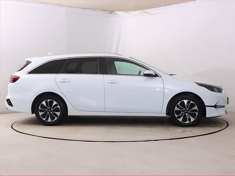 Kia Ceed (2025) 1.5 T-GDI - fotka 6 z 22