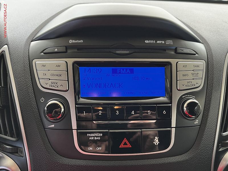 Hyundai ix35 (2011) 2.0CRDi 4x4, ČR, Xenon, AC - fotka 11 z 15