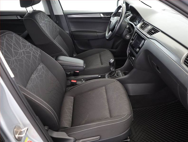 Škoda Rapid (2018) Spaceback 1.0 TSI, Navi - fotka 7 z 17