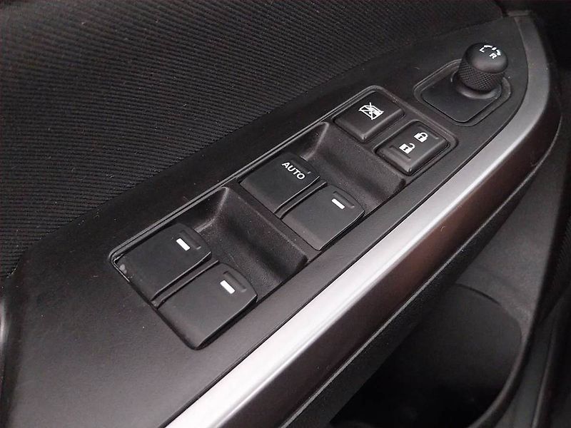 Suzuki Vitara (2019) 1.4 BoosterJet, Serv.kniha - fotka 17 z 19