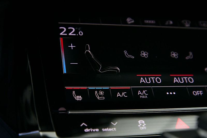 Audi e-tron 55 300kW Matrix Pano NV Tažné - fotka 27 z 47