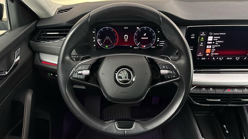 Škoda Octavia 2.0 TDI DSG Style Combi - fotka 9 z 25
