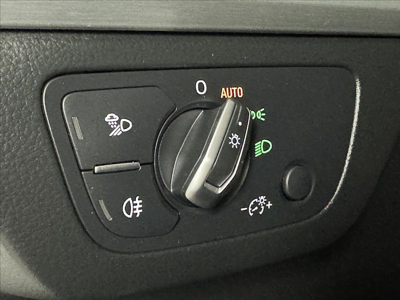 Audi Q5 2,0 TDi  Quattro S-Line Assist - fotka 24 z 50