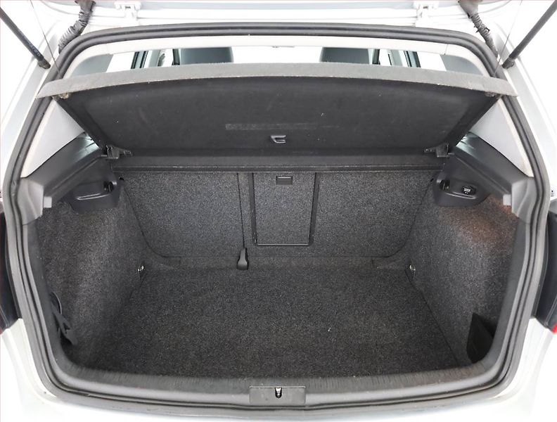 Volkswagen Golf (2003) 1.4 16V, Serv.kniha, nová STK - fotka 12 z 12