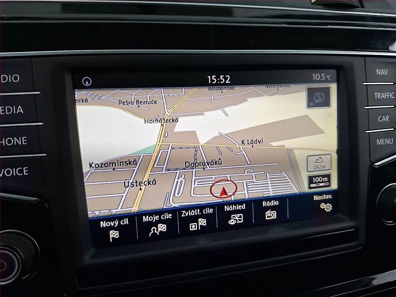 Volkswagen Touran (2018) 2.0 TDI, Serv.kniha, Navi - fotka 13 z 19