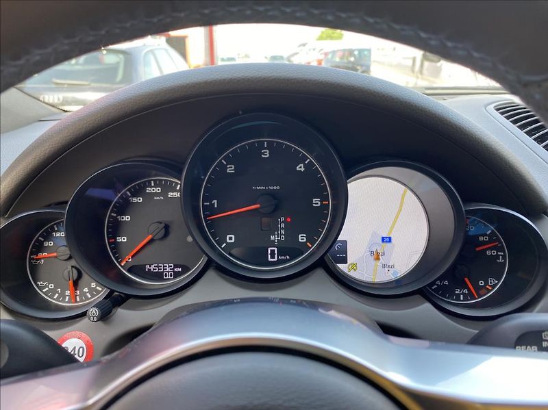 Porsche Cayenne 3,0 D  PLATINUM EDITION SPORT - fotka 25 z 44