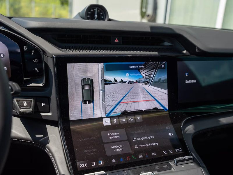 Porsche Cayenne Electric Pano HuD Venti HD-Mat - fotka 20 z 23