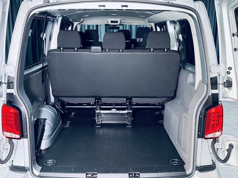 Volkswagen Transporter (2023) 6.1*BULLI*LONG*DSG*TDI - fotka 36 z 37