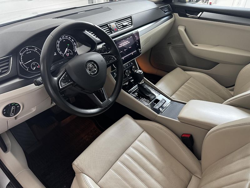 Škoda Superb (2018) Style 2.0 TDI 140 KW 4x4 -CZ- - fotka 9 z 27
