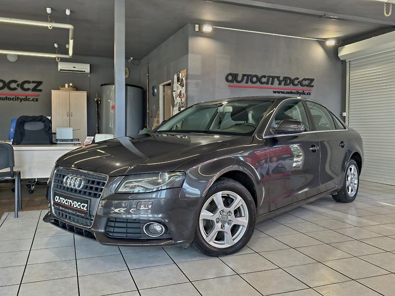 Audi A4 2.0 TDi 105kW BIXENONY, PDC - fotka 3 z 19
