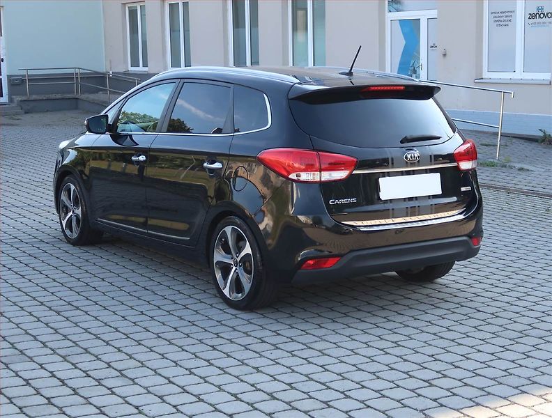 Kia Carens (2015) 1.7 CRDi, 7 míst, Serv.kniha - fotka 4 z 24