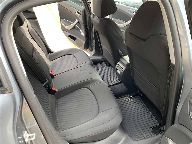 Citroën C5 2,0 i SERVISKA - fotka 16 z 19
