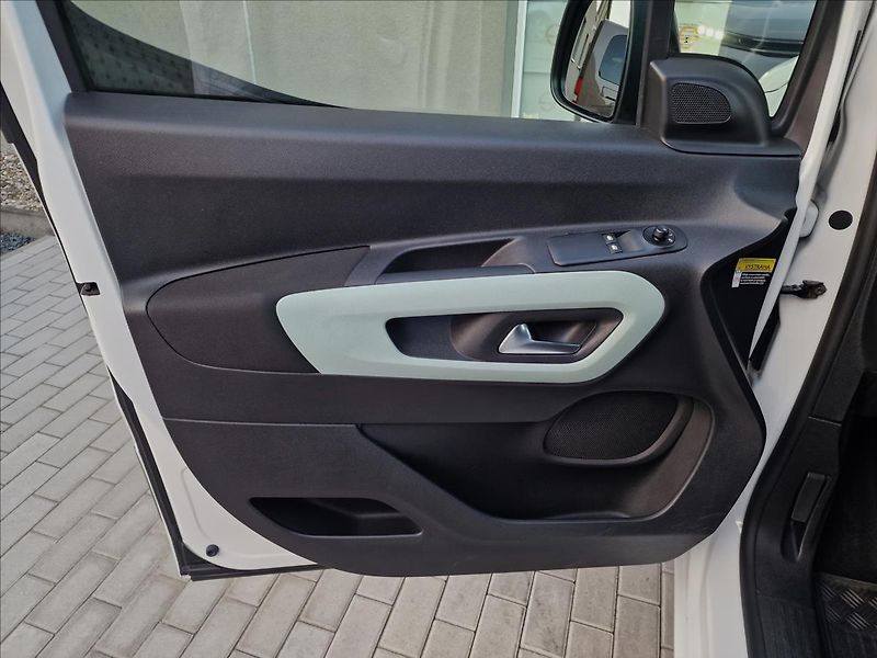 Citroën Berlingo 1.5 BlueHDi 100 Feel, ČR,1Maj - fotka 35 z 47