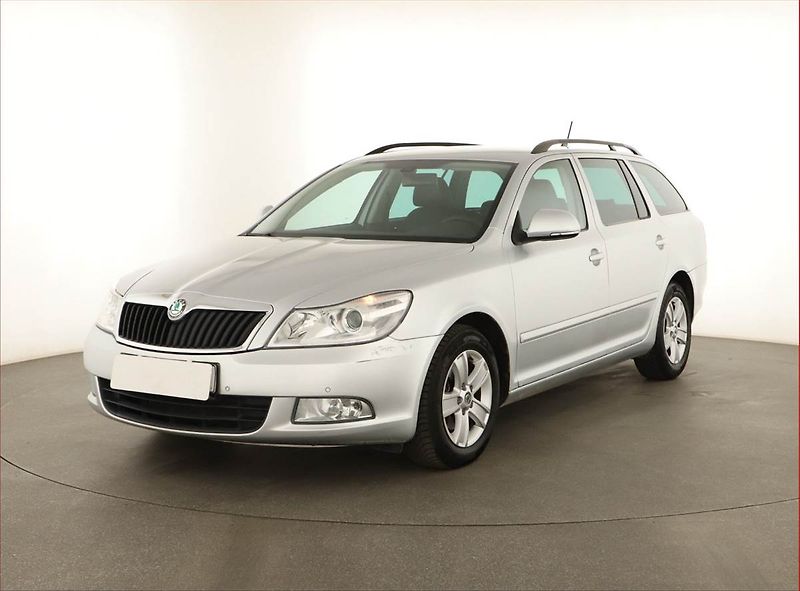 Škoda Octavia (2012) 2.0 TDI, Tažné, jezdí dobře - fotka 2 z 14