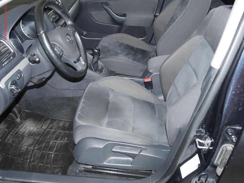 Volkswagen Golf (2012) 1.6.TDi 4x4, ČR, AC, park - fotka 9 z 21