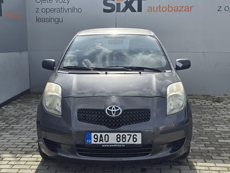 Toyota Yaris 1,3 VVT-i - fotka 2 z 23