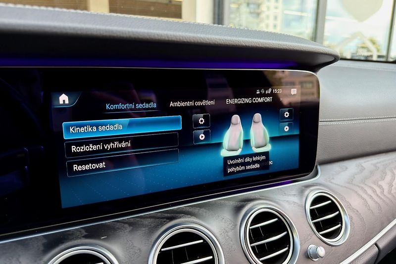 Mercedes-Benz Třídy E (2020) E 220d 4Matic AMG Line - fotka 81 z 112