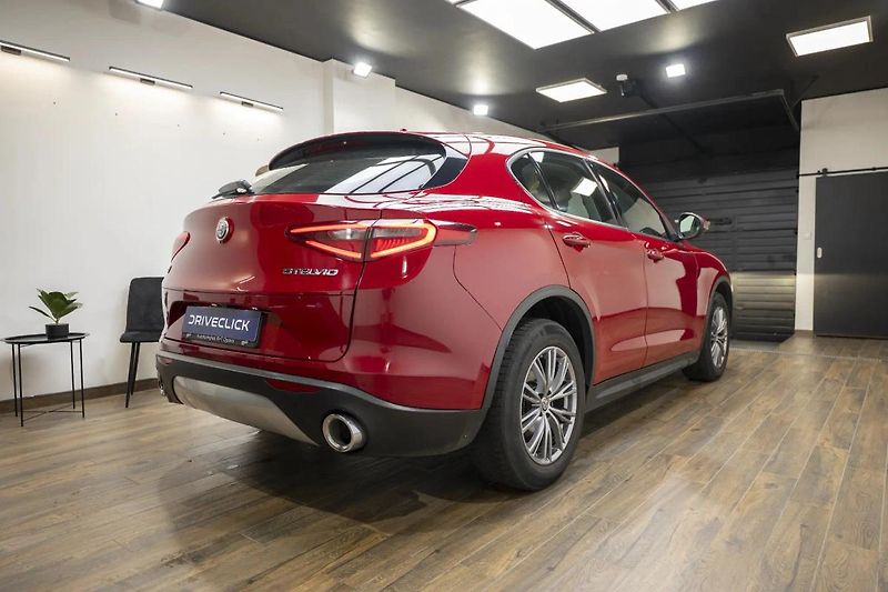 Alfa Romeo Stelvio Q4 2.2 JTD 154 kW - fotka 4 z 35