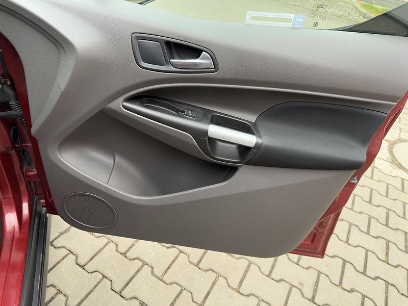Ford Tourneo Connect (2019) 1,5-PANORAM-TAŽNÉ-VYHŘ.SEDAČKY - fotka 45 z 53