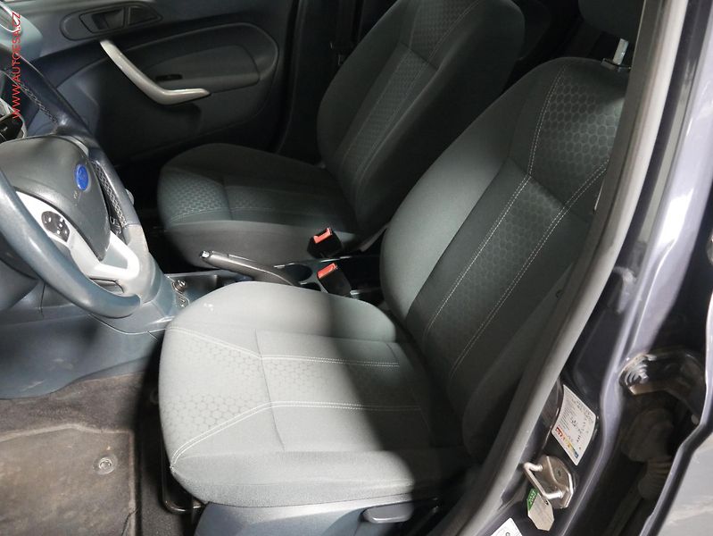 Ford Fiesta (2011) 1.25, Titanium - fotka 9 z 15