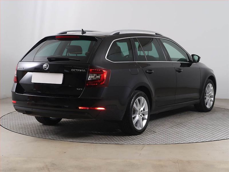 Škoda Octavia (2017) 2.0 TDI, 4X4, Automat, Kůže - fotka 5 z 20