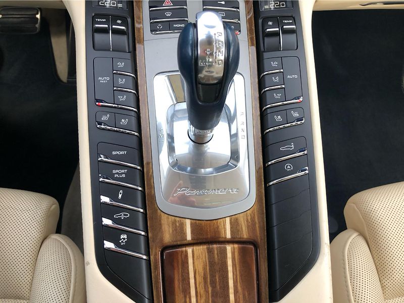 Porsche Panamera 4S - fotka 22 z 30