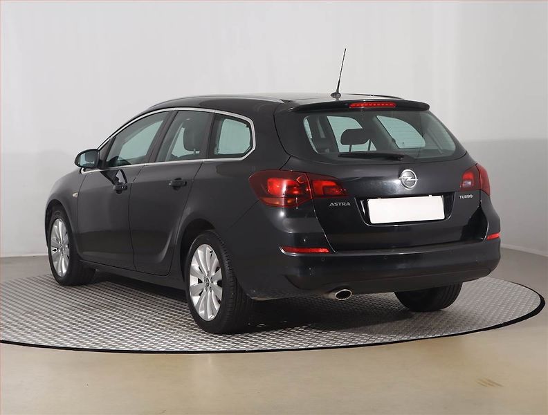 Opel Astra (2012) 1.4 T, Serv.kniha, Navi - fotka 4 z 19