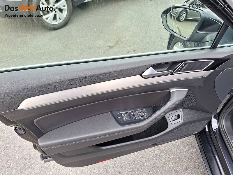 Volkswagen Passat (2015) Variant Highline, 2.0 TDI,110k - fotka 12 z 28