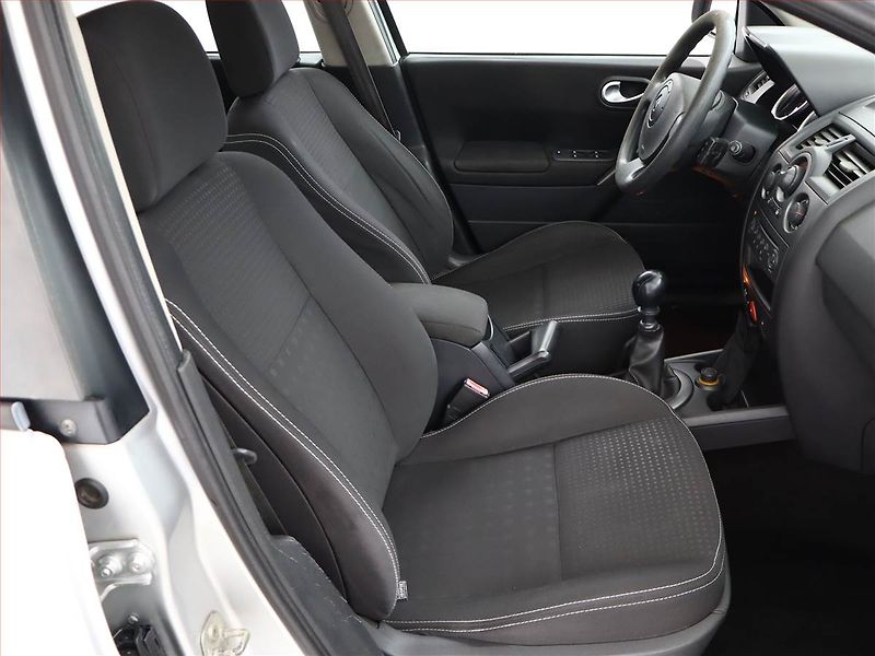 Renault Mégane (2005) 1.9 dCi , po STK, Tažné, Klima - fotka 7 z 13