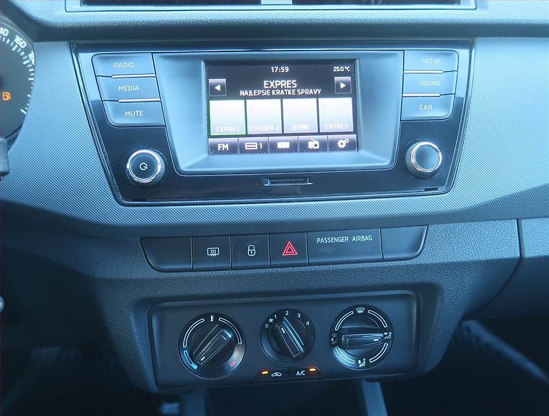 Škoda Fabia (2015) 1.0, Park. senzory - fotka 12 z 14