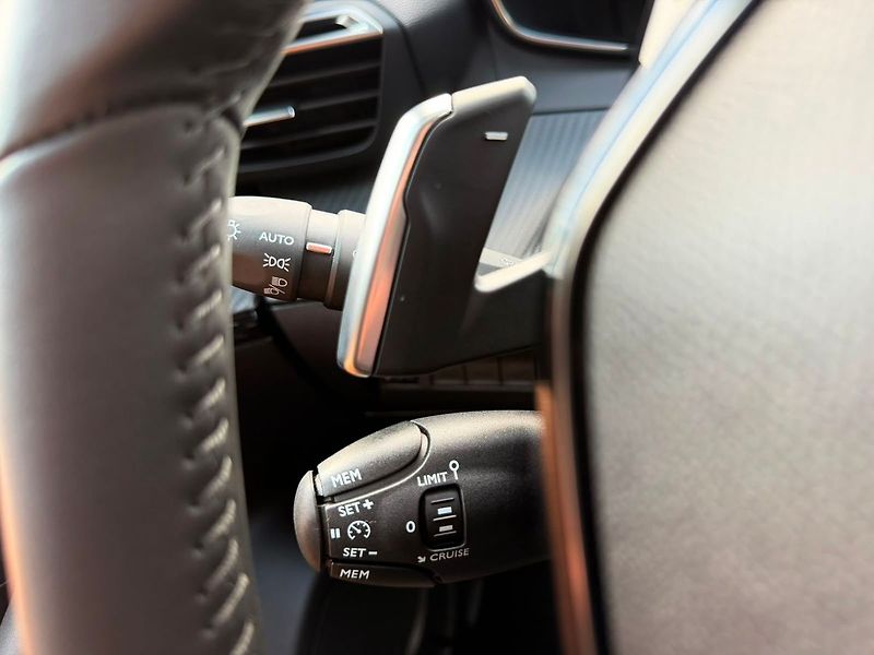 Peugeot 2008 ALLURE Pack 1.2PT 130 EAT8 - fotka 20 z 29