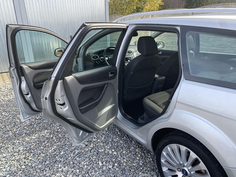 Ford Focus 2.0i 145PS LPG FORD COMBI TOP! - fotka 104 z 170