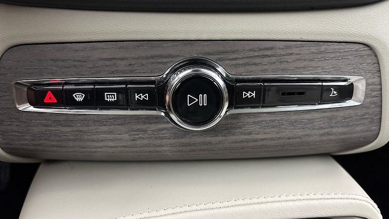 Volvo XC90 2.0 B5 AUT AWD Inscription - fotka 13 z 33