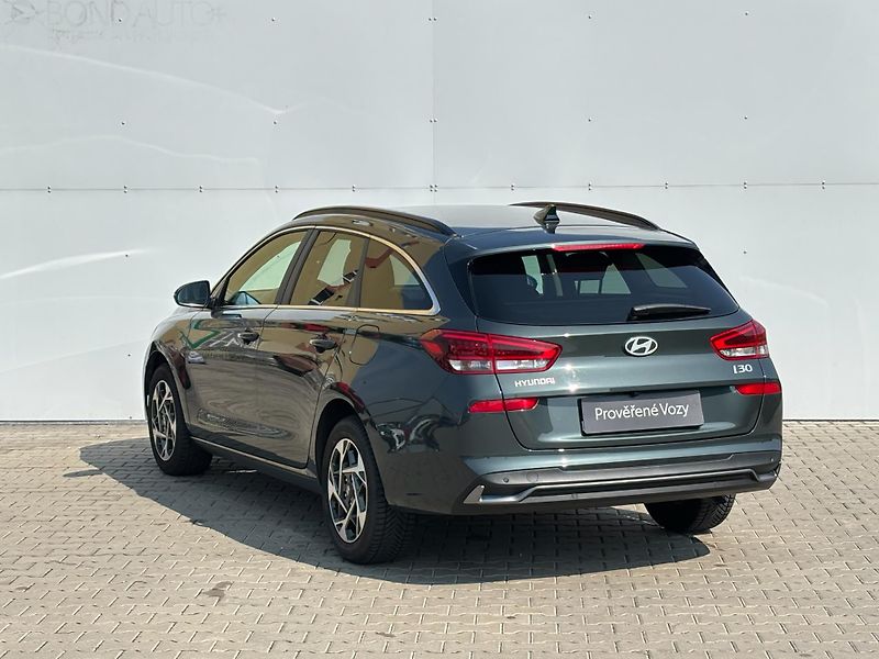Hyundai i30 1.5 T-GDi 103kW DCT Style - fotka 7 z 28
