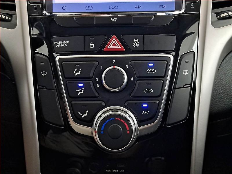 Hyundai i30 (2014) 1.6 MPI, Tempomat - fotka 13 z 16