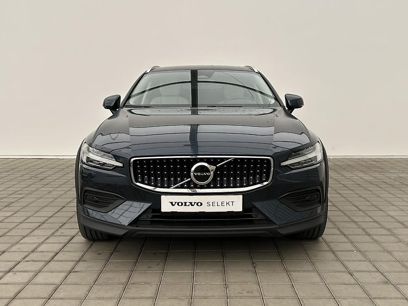 Volvo V60 2.0 B5 4x4 CC PLUS - fotka 2 z 31
