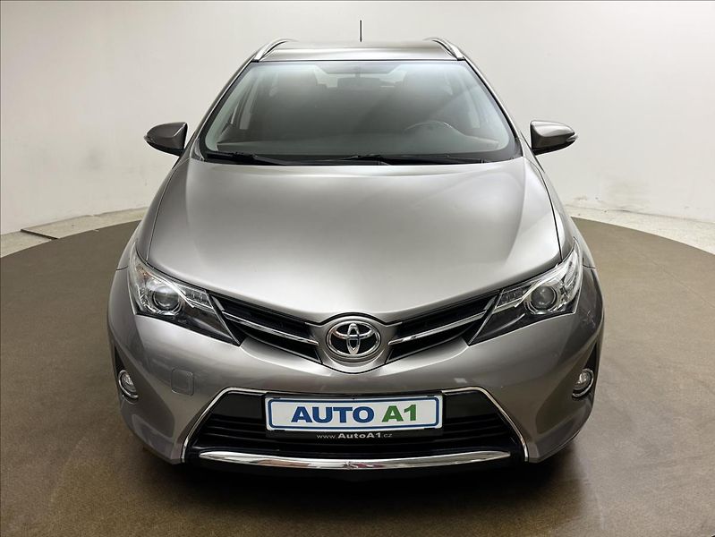 Toyota Auris 1,4 66kW NAVI KAMERA TAŽNÉ - fotka 2 z 32