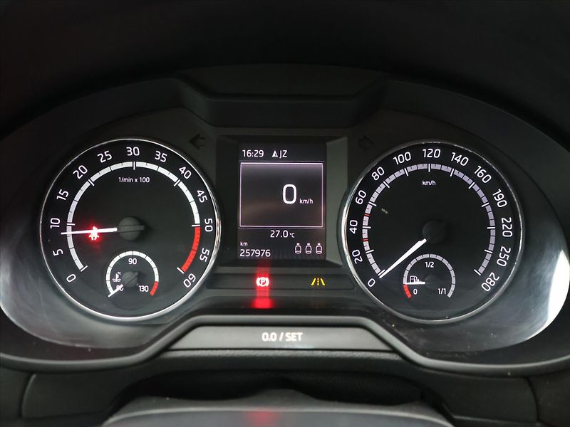 Škoda Octavia 2,0 TDI 135kW RS Xenon Navi - fotka 16 z 30