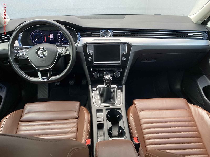 Volkswagen Passat (2017) 2.0 TDi, Highline, LED, TZ - fotka 8 z 19