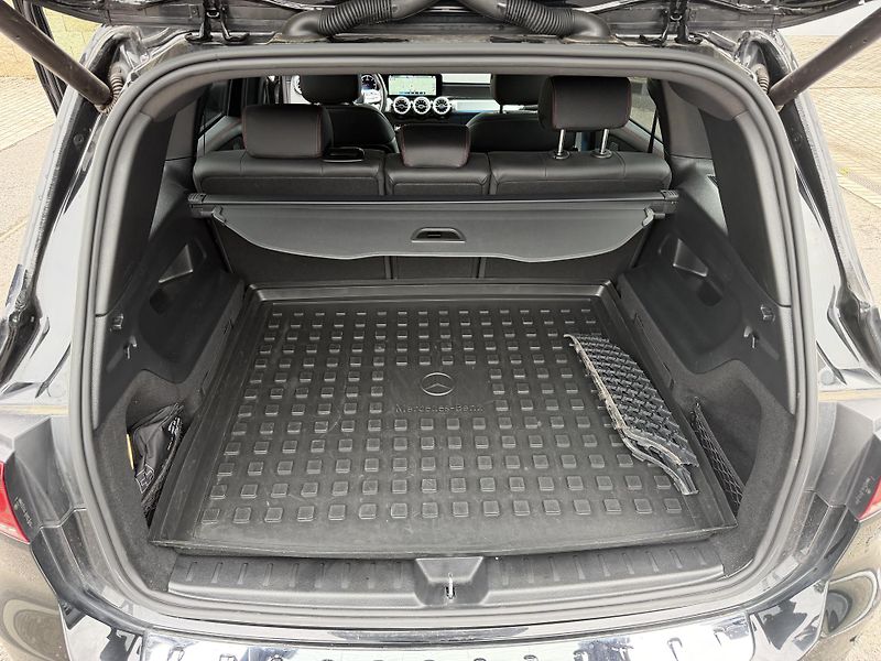 Mercedes-Benz GLB 200D AMG LINE automat závěs  - fotka 23 z 23
