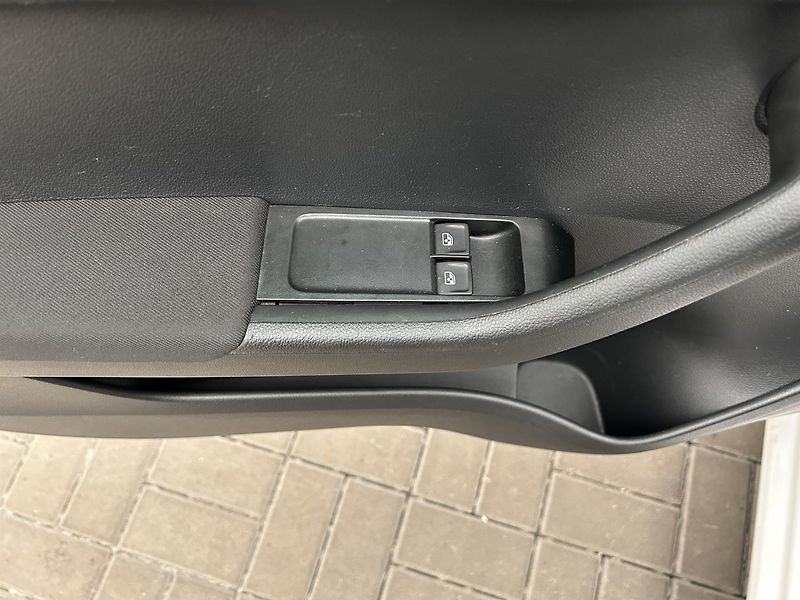 Škoda Fabia 1.0 TSI Active Plus - fotka 15 z 21