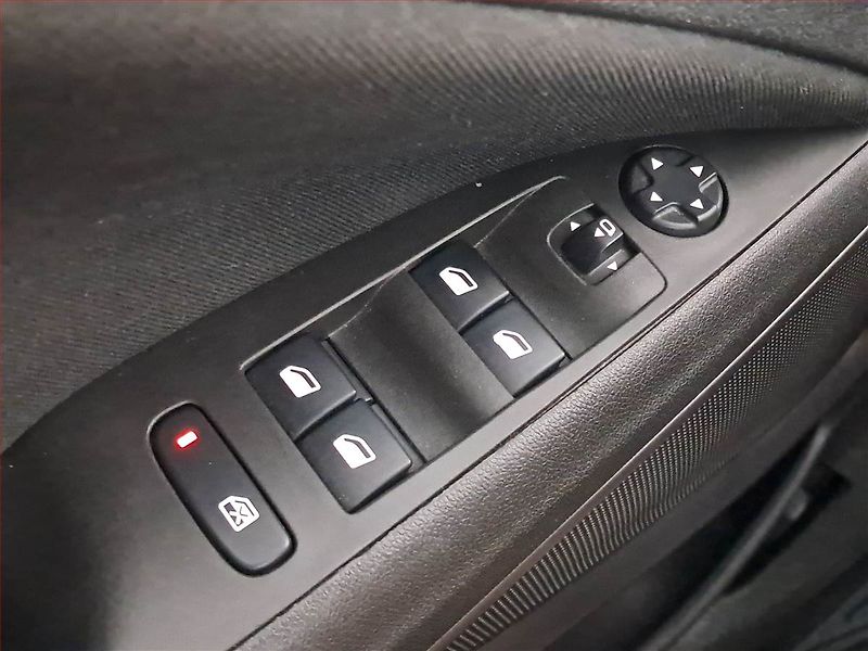 Opel Crossland X (2018) 1.2, Tempomat, Park. senzory - fotka 15 z 16